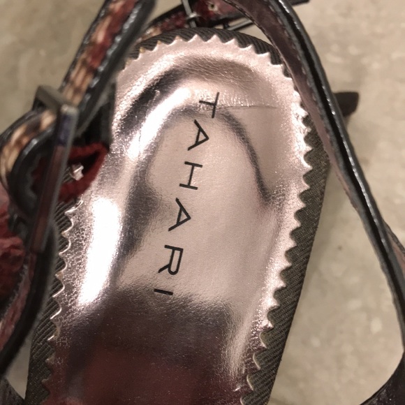 Snake print pumps. - Picture 7 of 10